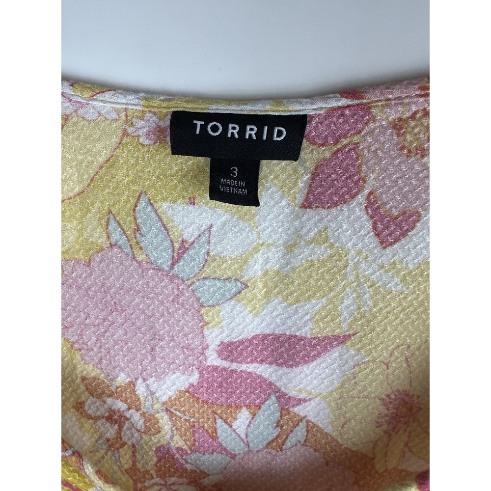 ✨2/$20 Torrid Rayon Embroidered Bell Sleeve Top Floral Yellow Plus Size 3X *Flaw - Picture 5 of 15